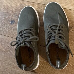 Saola Women's Size 9 Green
Ultra-Light Eco Recycled Material Sneakers Shoes